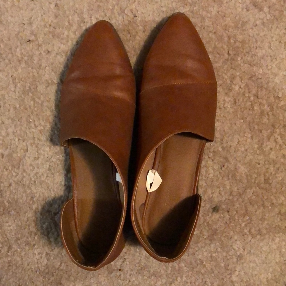 Universal Thread Cut-Out Shoe